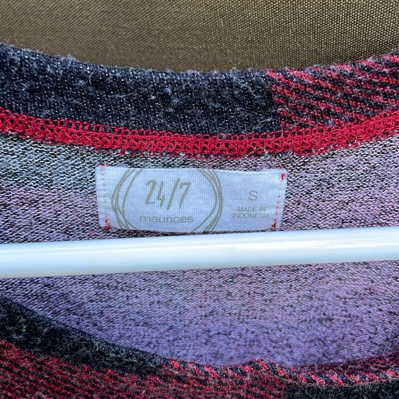 24/7 small plaid and striped sweater - Picture 2 of 2